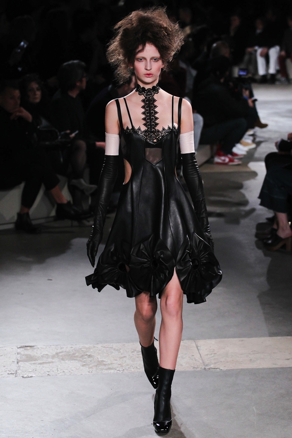 alexander mcqueen,mcqueen,fashion,mode,luxe,luxury,britannique,london,paris,féminin,art,sarah burton,ppr,show,ready to wear,rtw,prêt à porter,pap,fashion show,défilé,homme,femme,men,menswear,women,womenswear,automne,hiver,fall,winter,2015