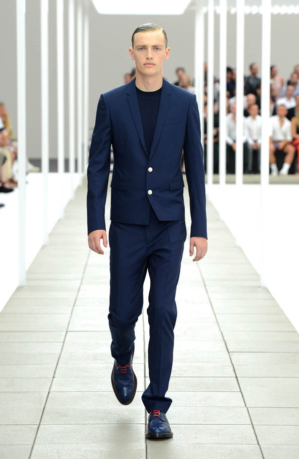 dior,dior homme,fashion designer,spring,summer,printemps,été,2013,men,women,hommes,femmes,luxe,luxury,icône,dior homme intense,hedi slimane,kriss van assche,raf simons,paris,avenue montaigne,costume,chemise,suit,shirt,rendez-vous,élégance,parisienne,masculin,black,tie,black tie,chic,business,bienvenue à gattaca,dressing,caban,trench,trenchcoat,marinière,made in france