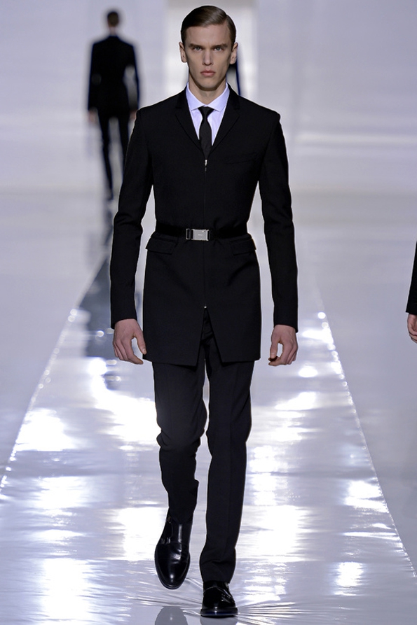 dior,dior homme,fashion designer,automne,hiver,fall,winter,2013,men,women,hommes,femmes,luxe,luxury,icône,dior homme intense,hedi slimane,kris van assche,raf simons,paris,avenue montaigne,costume,chemise,suit,shirt,rendez-vous,élégance,parisienne,masculin,black,tie,black tie,chic,business,bienvenue à gattaca,dressing,caban,trench,trenchcoat