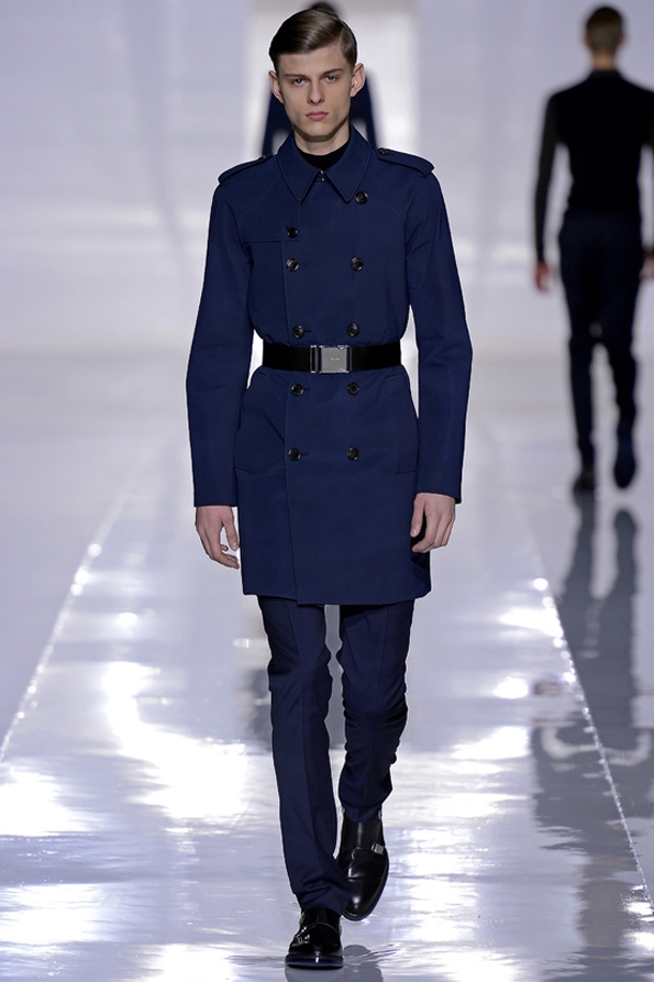 dior,dior homme,fashion designer,automne,hiver,fall,winter,2013,men,women,hommes,femmes,luxe,luxury,icône,dior homme intense,hedi slimane,kris van assche,raf simons,paris,avenue montaigne,costume,chemise,suit,shirt,rendez-vous,élégance,parisienne,masculin,black,tie,black tie,chic,business,bienvenue à gattaca,dressing,caban,trench,trenchcoat