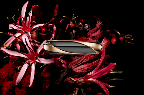 savelli,savelli genève,savelli geneve,alessandro savelli,julia restoin roitfeld,patrick demarchelier,stéphane pompougnac,collaboration,smartphone,luxury,luxe,téléphone mobile,mobile,mon jardin secret,secret garden,réseau,network,application,sur mesure,exclusif,rare,or,gold,diamants,diamonds,diamond,matières précieuses,précieux,precious