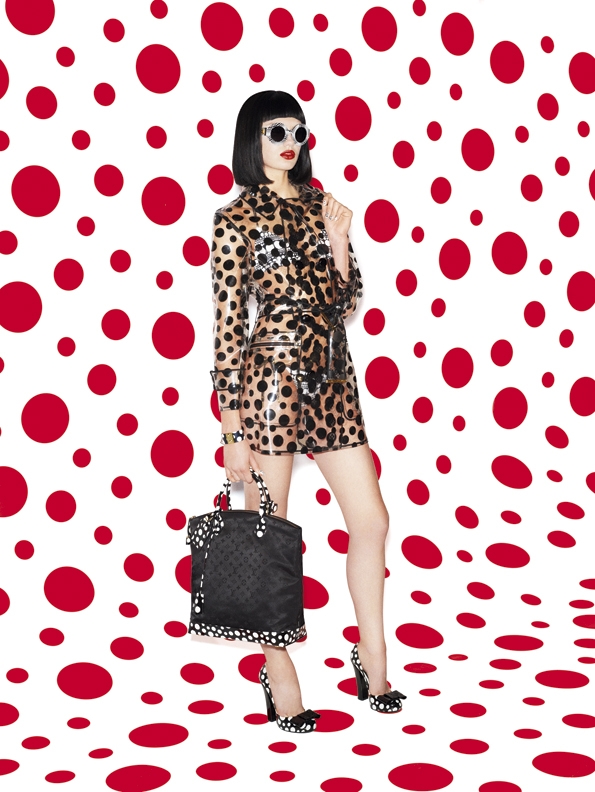 yayoi kusama,malletier,louis vuitton,lvmh,marc jacobs,fashion,mode,designer,art director,directeur artistique,luxe,luxury,collaboration,projet,artistique,photographie,sculpture,performance,peinture,painting,new-york,boutique,store,art contemporain,moma,dots,dot,points,point,fashion collection,dress,sunglasses,skirt,silk,shoes,heels,chaussures,robes,élégance,sexy,série limitée,édition limitée,limited,edition