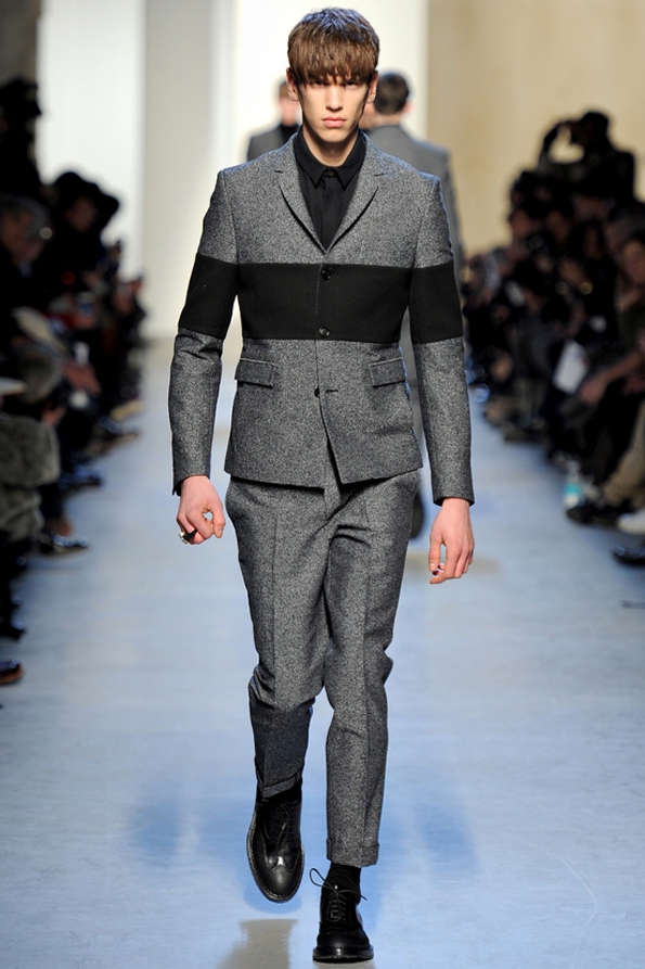 kris van assche,kva,dior,dior homme,fashion designer,automne,hiver,fall,winter,2013,men,hommes,luxe,luxury,icône,paris,costume,chemise,suit,shirt,rendez-vous,élégance,parisienne,masculin,black,tie,black tie