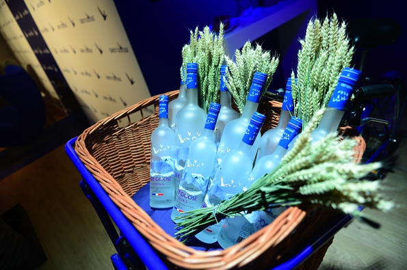 grey goose,vodka,le fizz,alcool,alcohol,rare,luxe,luxury,made in france,france,french,savoir faire,gastronomie,françois thibaut,maître de chai,gensac,blé,oie,goose,majestic barrière,cannes,festival de cannes,boulangerie bleu,la croisette,l'artisan,suite chopard,le bar grey goose,cannes 2014,cinéma,cocktail,cocktails,édition limitée nuit,boite de nuit,nightclub,nuit,bleu,maître boulanger gontran cherrier.