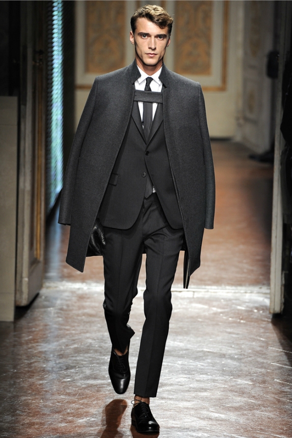 valentino,Valentino Garavani,Giancarlo Giammetti,red,rouge valentino,maison valentino,Alessandra Facchinetti,Maria Grazia Chiuri,Pier Paolo Piccioli, mode, fashion, men, homme, collection, fall, winter, automne, hiver, milan, milano, firenze, florence,rome,roma 2012, 2013, luxury, luxe, trends, tendances