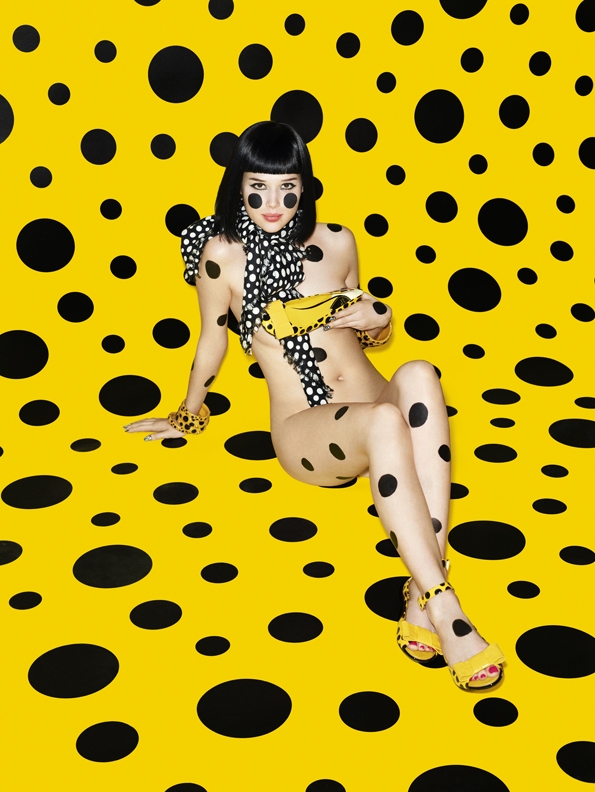 yayoi kusama,malletier,louis vuitton,lvmh,marc jacobs,fashion,mode,designer,art director,directeur artistique,luxe,luxury,collaboration,projet,artistique,photographie,sculpture,performance,peinture,painting,new-york,boutique,store,art contemporain,moma,dots,dot,points,point,fashion collection,dress,sunglasses,skirt,silk,shoes,heels,chaussures,robes,élégance,sexy,série limitée,édition limitée,limited,edition