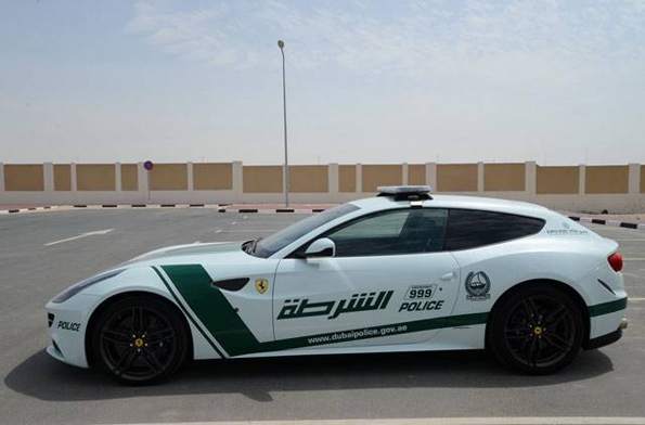 police,dubai,voitures,luxe,cars,car,luxury,chevrolet,camaro,bentley,continental gt,mercedes-benz,sls amg,ferrari,ff,lamborghini,aventador,aston martin,one 77,bugatti,veyron,moyen orient,pétrol,dollars,richesses,riche