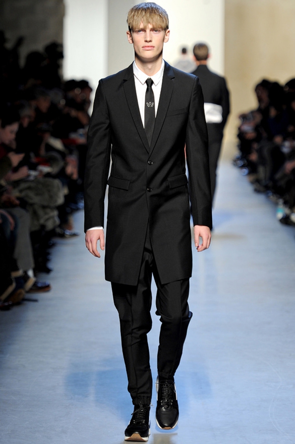 kris van assche,kva,dior,dior homme,fashion designer,automne,hiver,fall,winter,2013,men,hommes,luxe,luxury,icône,paris,costume,chemise,suit,shirt,rendez-vous,élégance,parisienne,masculin,black,tie,black tie