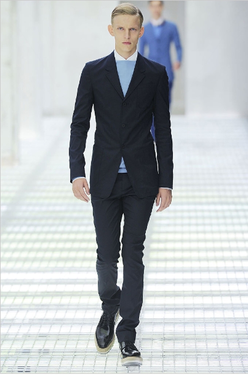 Prada SS2011 01.jpg