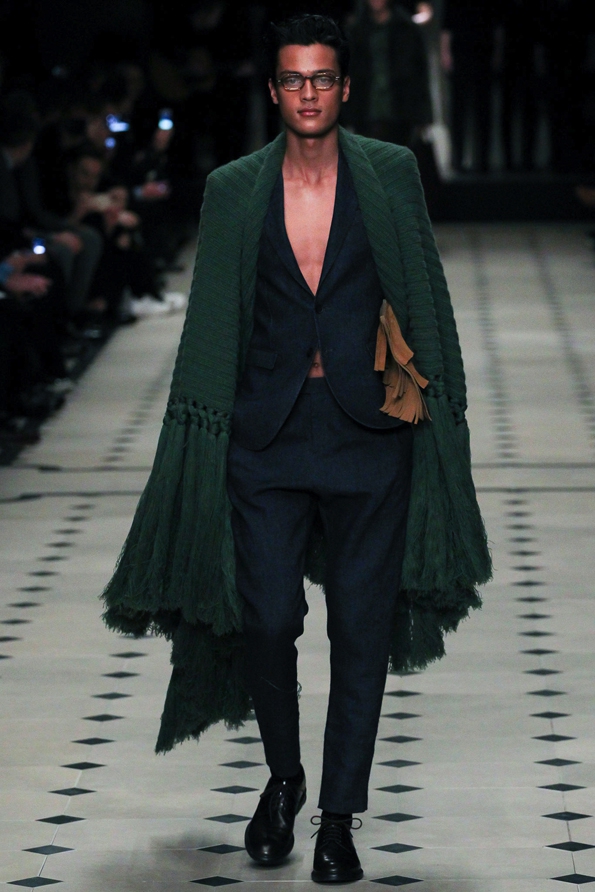 burberry prorsum,burberry,christopher bailey,london,londres,milan,milano,luxe,luxury,fluo,tendances,trends,mode,fashion designer,designer,créateur de mode,chic,élégant,dandy,color,couleur,gentlemen,gentleman,accessoires,accessories,accessory,central park,new-york,direction artistique,direction,creative director,fashion show,défilé,homme,hommes,man,men,menswear,femme,femmes,woman,women,womenswear,automne,hiver,fall,winter,2015