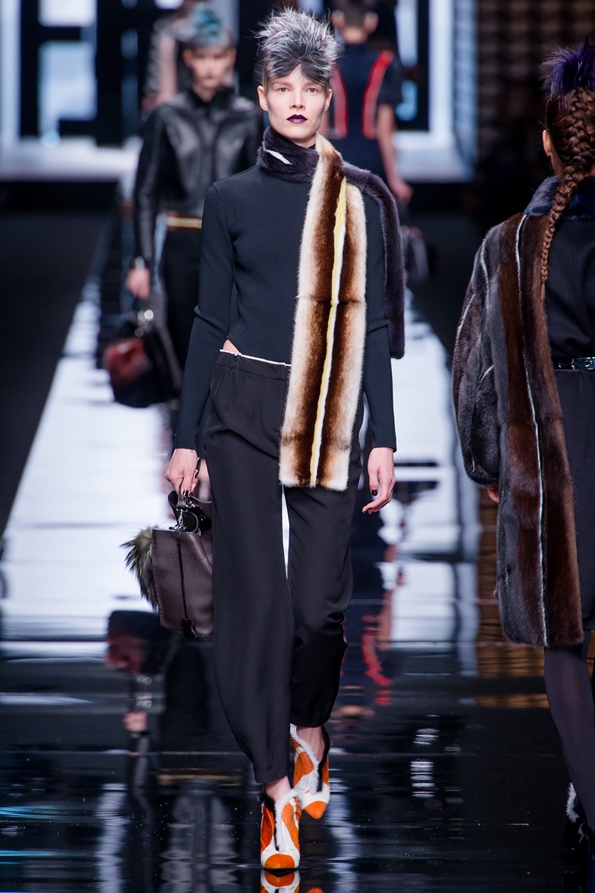 fendi,karl lagerfeld,silvia venturini fendi,fourrure,fur,manteau,coat,style,rtw,automne,hiver,fall,winter,2013,fashion,mode,collection,créateur,creator,élégance,italy,milan,florence,luxe,homme,men,ready to wear,prêt à porter,suit,costume,luxury,trends,tendances,masculines,italie,italia