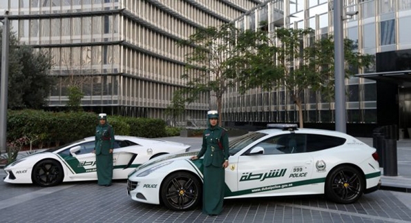 police,dubai,voitures,luxe,cars,car,luxury,chevrolet,camaro,bentley,continental gt,mercedes-benz,sls amg,ferrari,ff,lamborghini,aventador,aston martin,one 77,bugatti,veyron,moyen orient,pétrol,dollars,richesses,riche