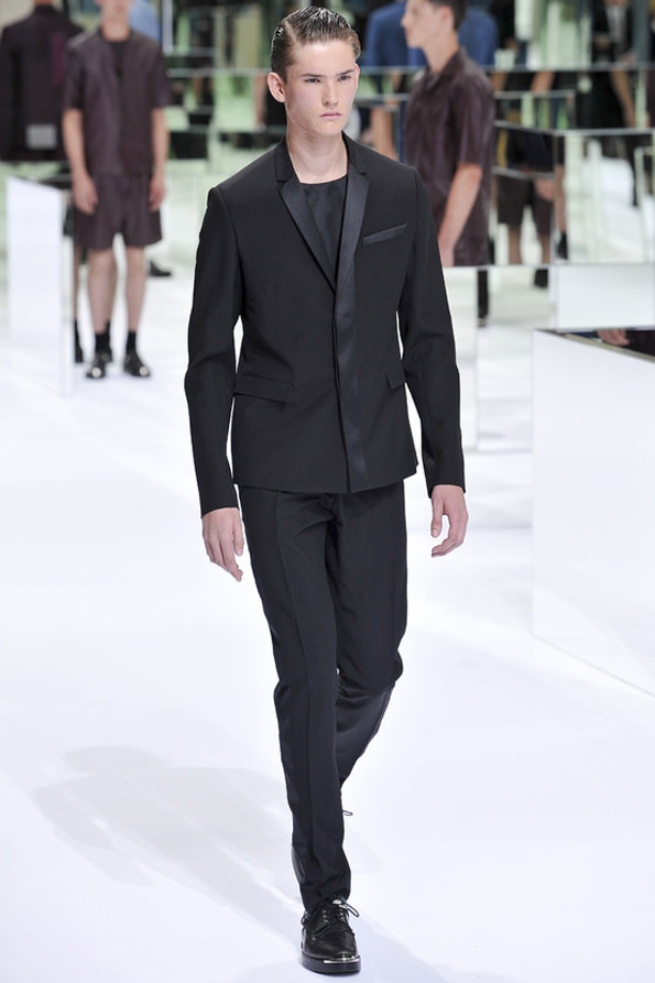 kris van assche,kva,raf simons,dior,dior homme,christian dior,fashion designer,luxe,luxury,icône,paris,costume,chemise,suit,shirt,rendez-vous,élégance,parisienne,masculin,black,tie,black tie,avenue montaigne,fashion show,défilé,homme,hommes,man,men,femme,femmes,woman,women,printemps,été,spring,summer,2014