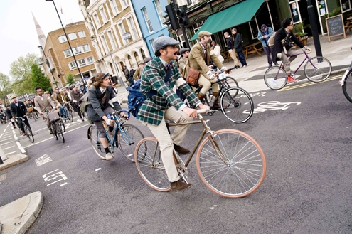 italia veloce,italia,velo,vélo,la course élégante,the elegant race,london tweed run,brooksfield,tweed,fixie,vintage,apparel,bike,culture,mode,fashion,luxury,luxe,londres,tendances,trends,hispter,cool,attitude,italie,italy,handmade,manufacture,bespoke,savile row,tailor,millbank,tamise,westminster